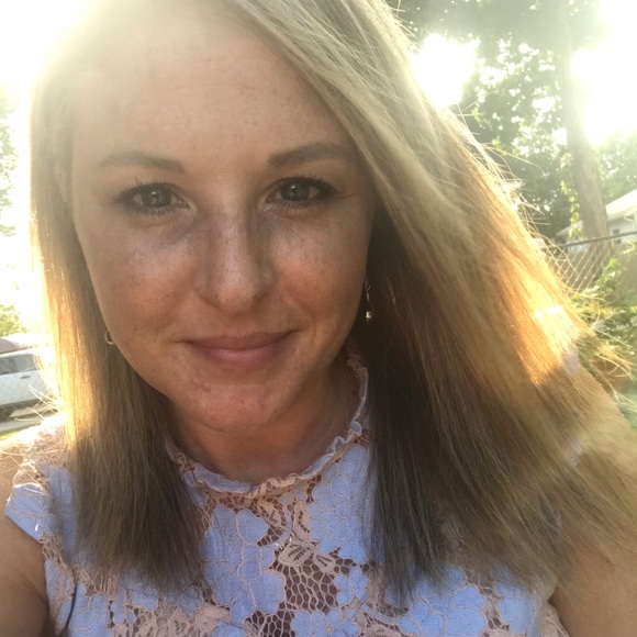 Meet your Posher, Julie - Picture 2 of 6